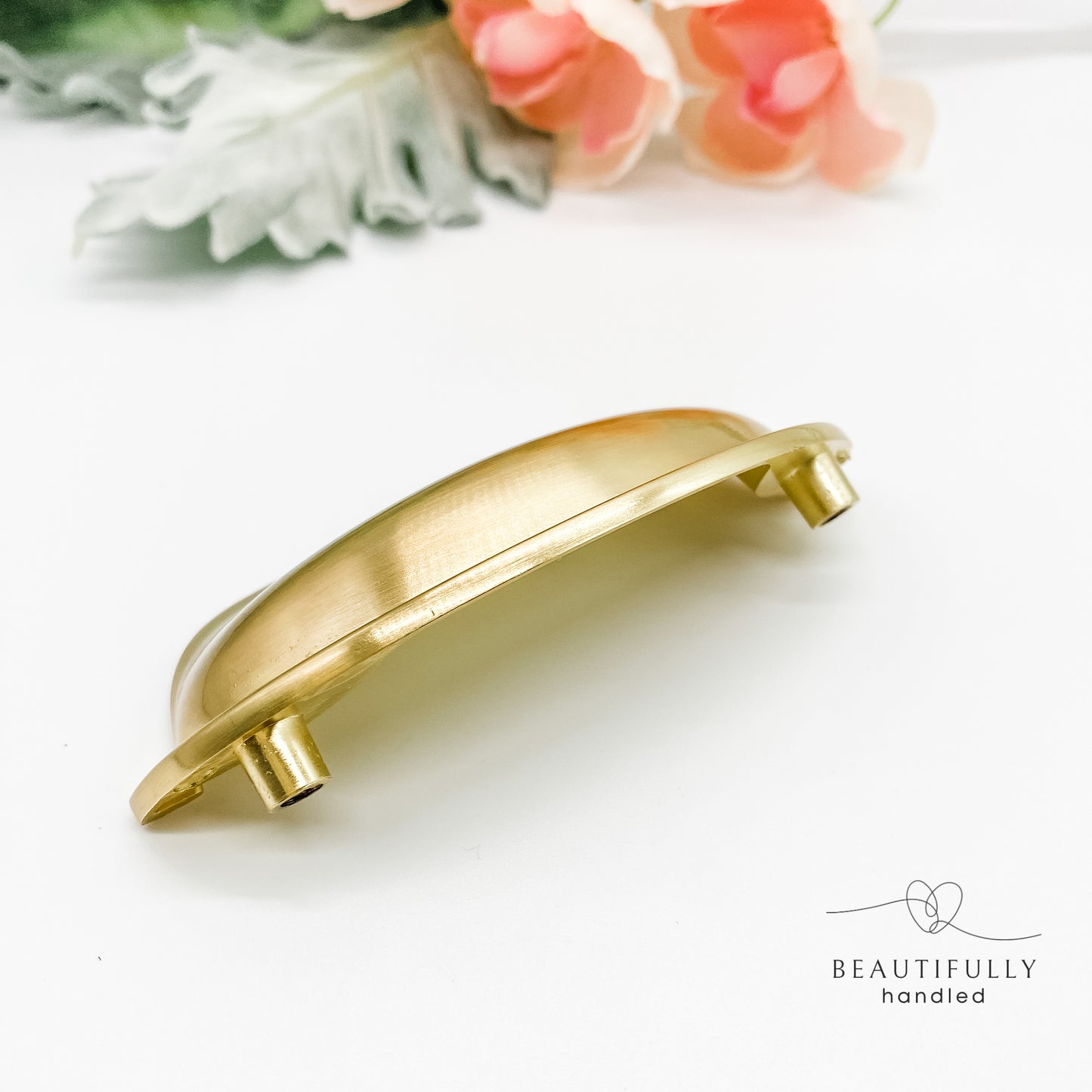 Hamptons-style cup pull handle