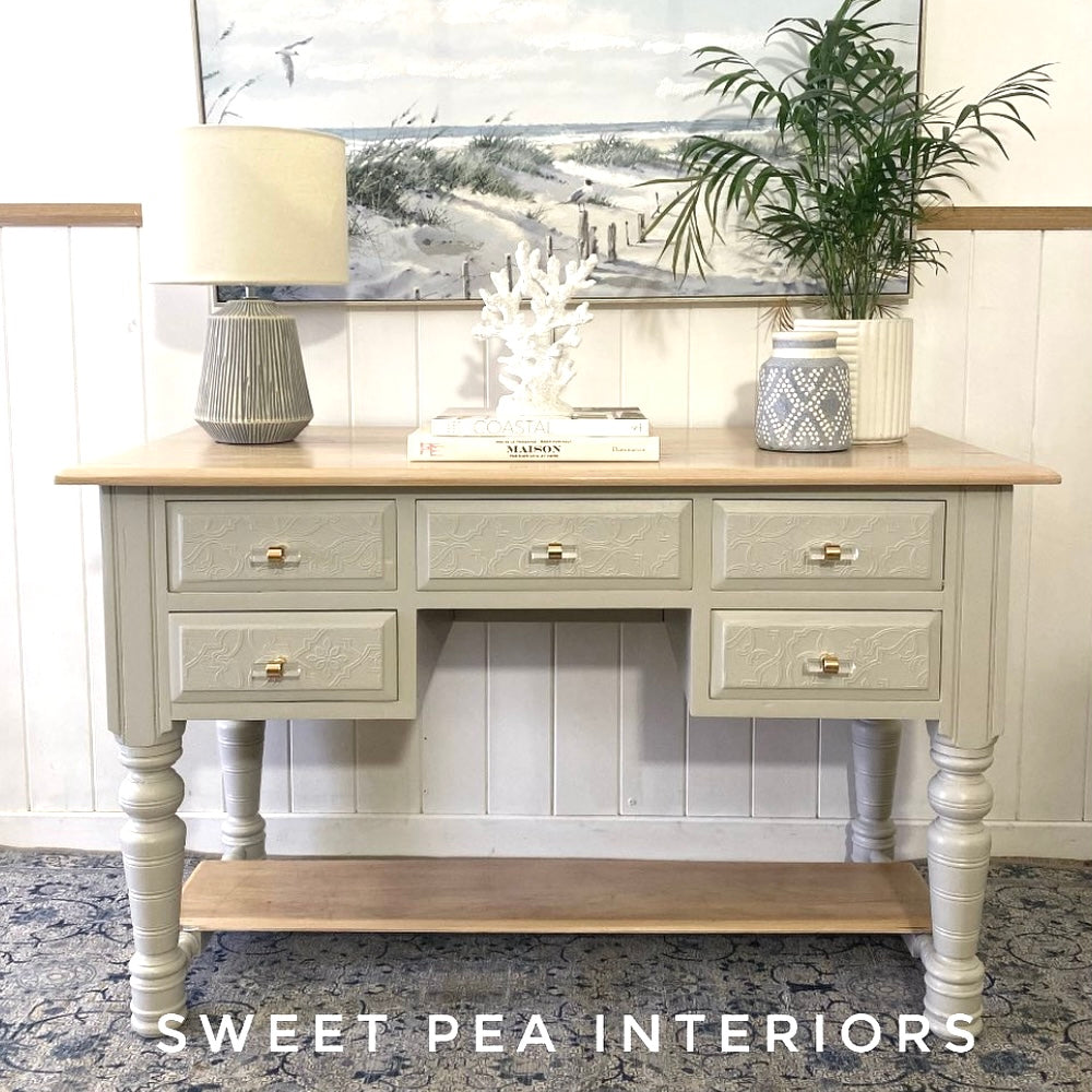 Clear Acrylic handles and t bars with Gold trim