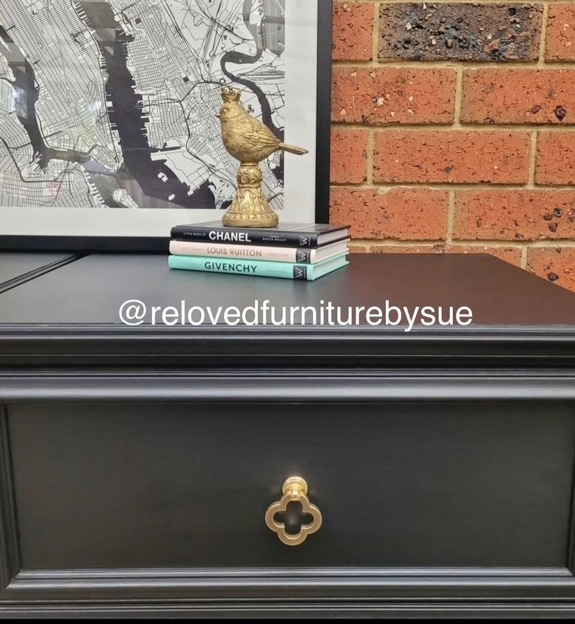 Brushed gold flower shaped clover leaf drawer handle on black bedside tables