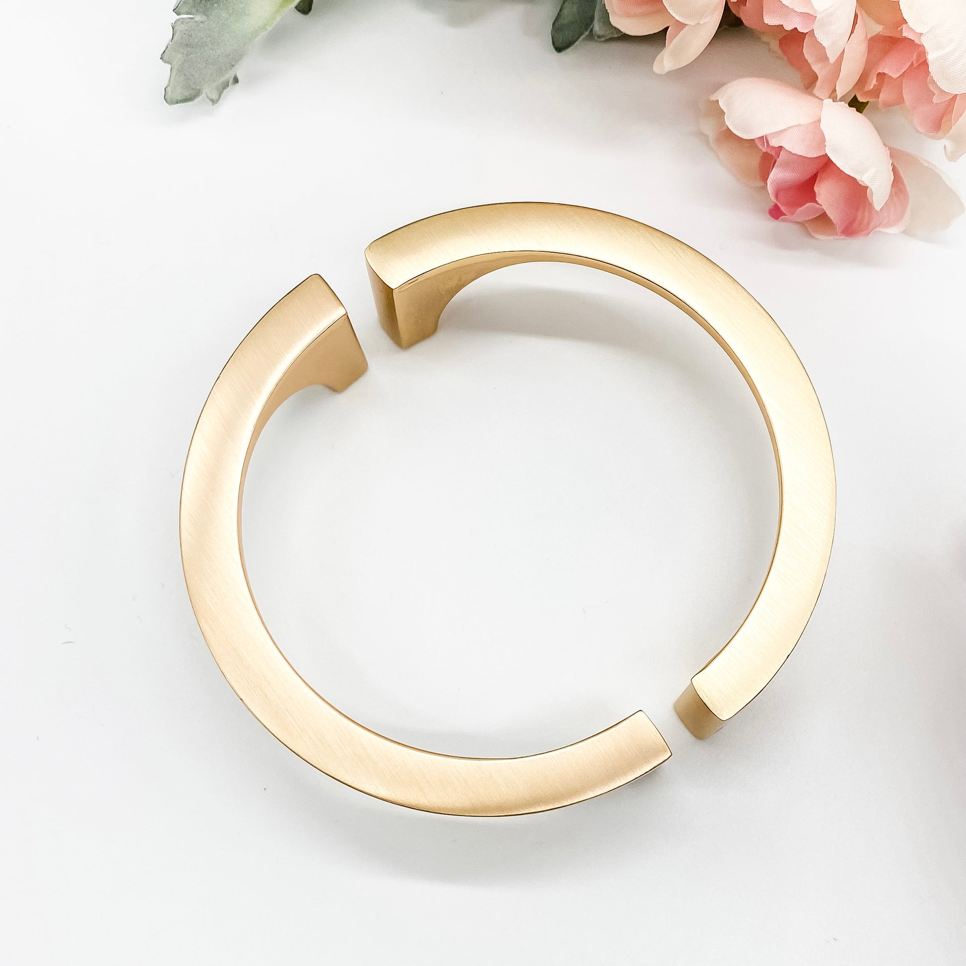Our Brushed Gold Half Moon C Shape kitchen handles are the epitome of luxury and will add that wow factor to your cabinetry! Also available in Matt Black