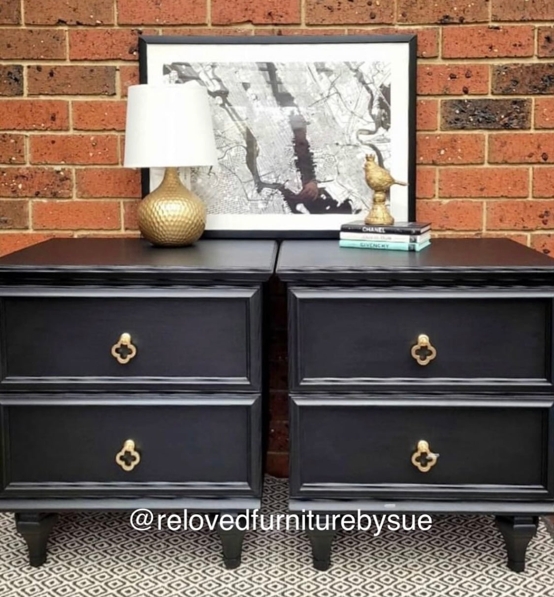Brushed gold flower shaped clover leaf drawer handle on black bedside tables with gold lamp