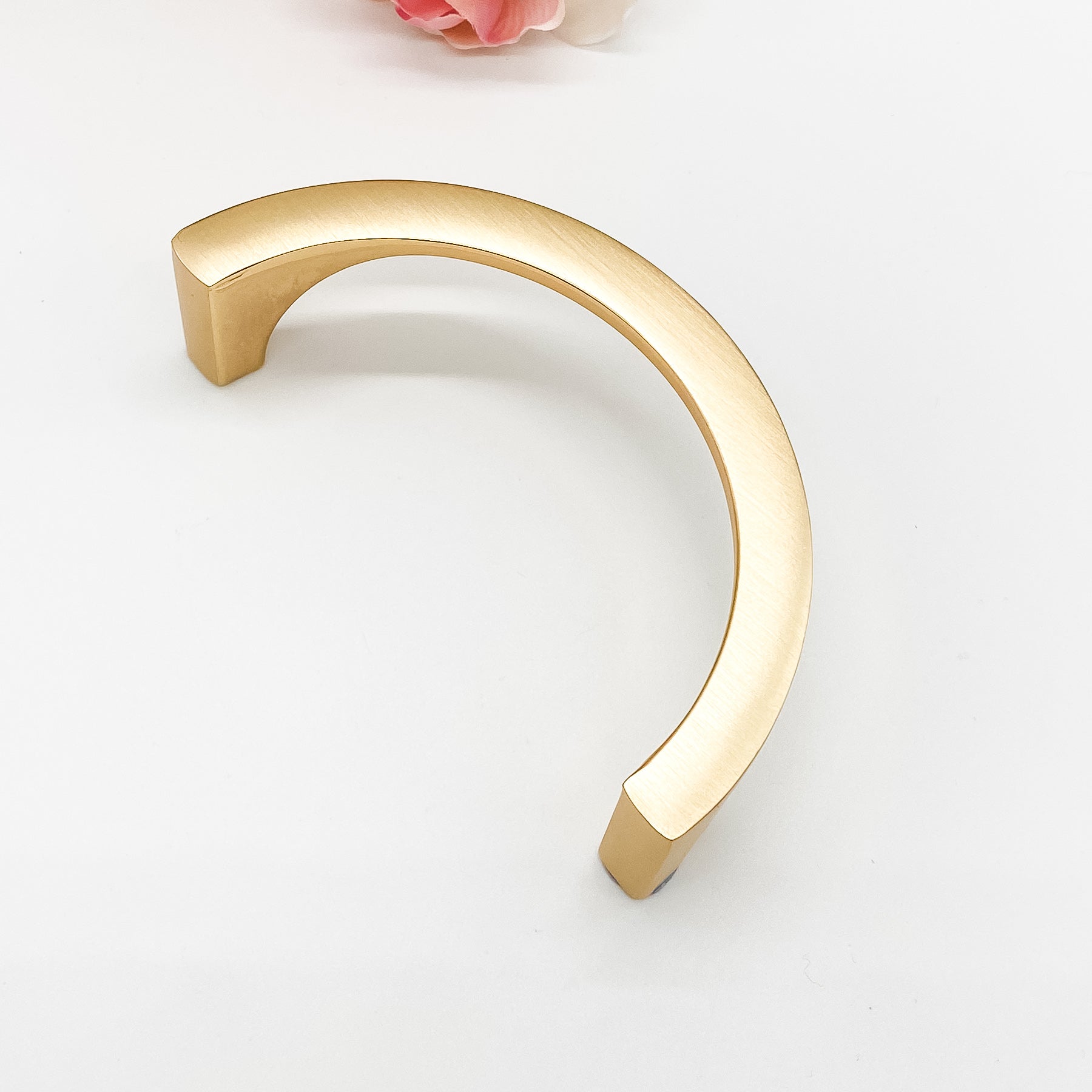 Our Brushed Gold Half Moon C Shape kitchen handles are the epitome of luxury and will add that wow factor to your cabinetry! Also available in Matt Black