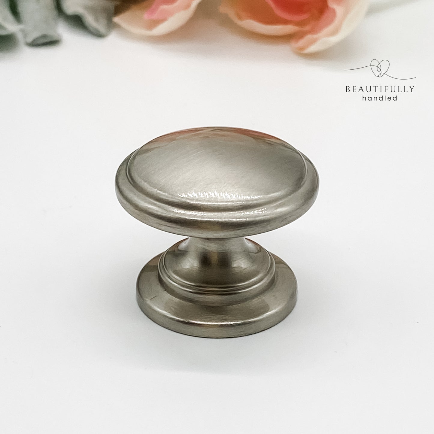 Hamptons style round drawer knobs